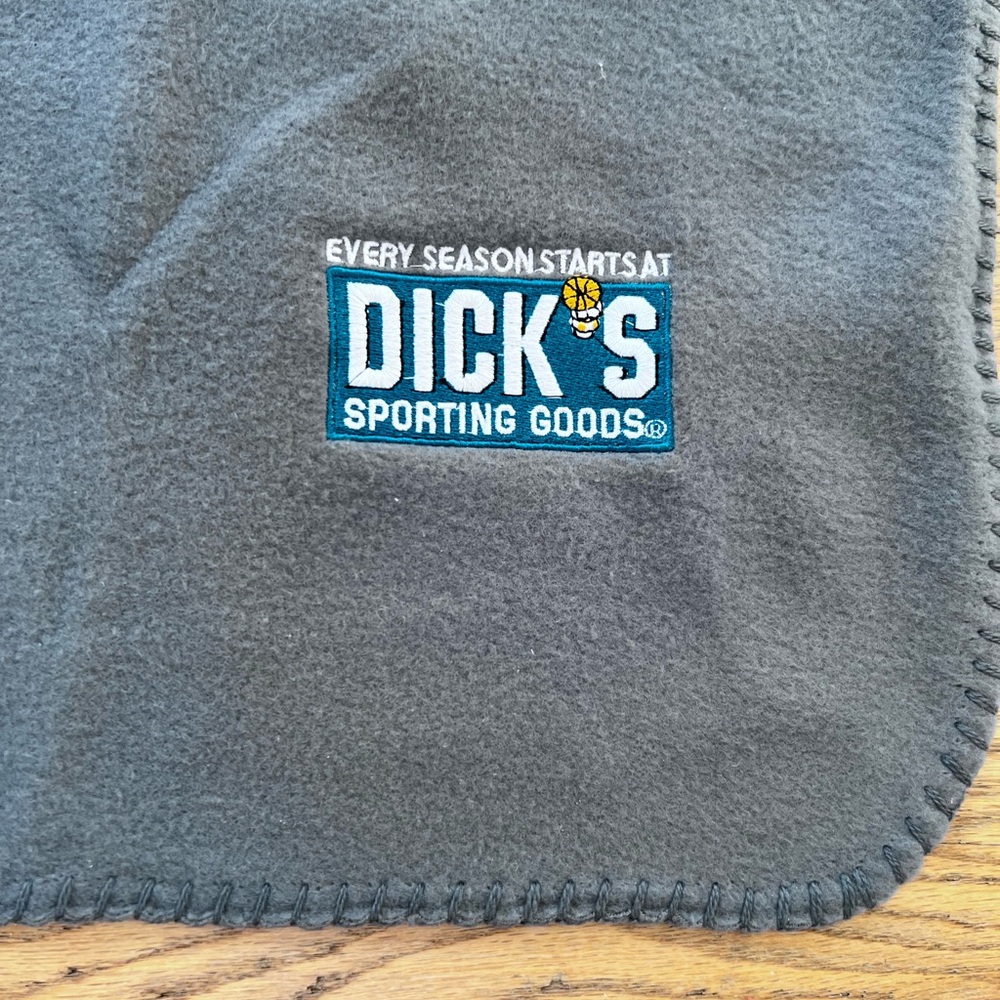 40"x60" Dick's Sporting Goods Gray Fleece Blanket Throw Like New GUC ❤️